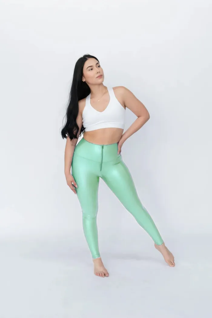 Legging Brandfit Efecto Cuero Verde Pistache con Cierre