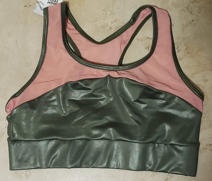 Top Fiber Verde Malla Rosa